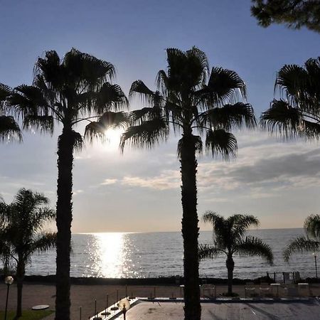 Garage, Piscina, Accesso A Mare E Pista Ciclabile Lejlighed Sanremo Eksteriør billede